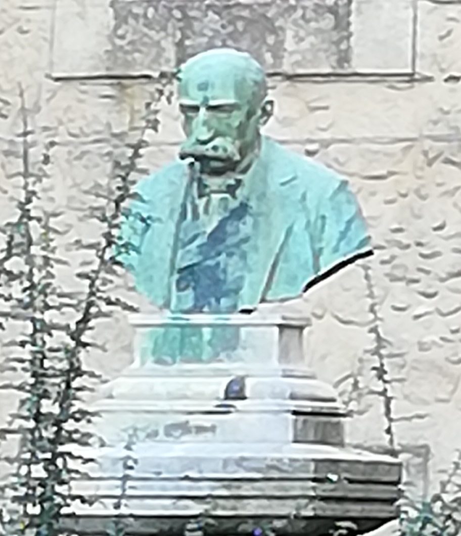 Pietro Farinato's bust 4.jpg
